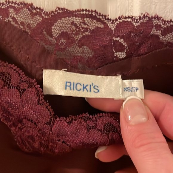 Burgundy Lace Trim Tank Top - Picture 3 of 7